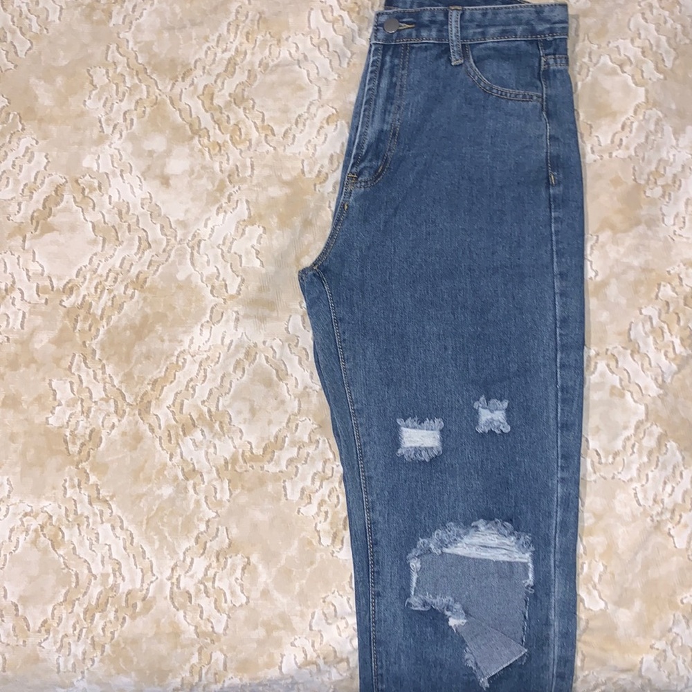 HIGH WAIST Distressed Mom Jeans